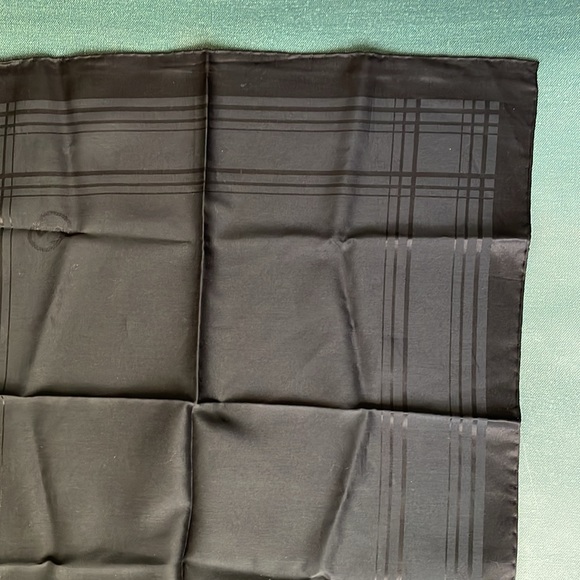 Authentic Gucci Pocket Square - Picture 6 of 12